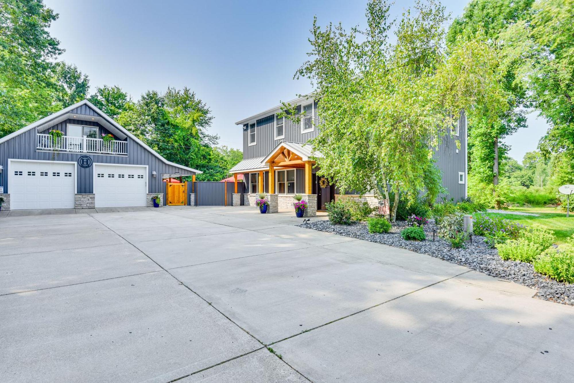 Benton Harbor Apt With Balcony And Shared Fire Pit Exteriér fotografie